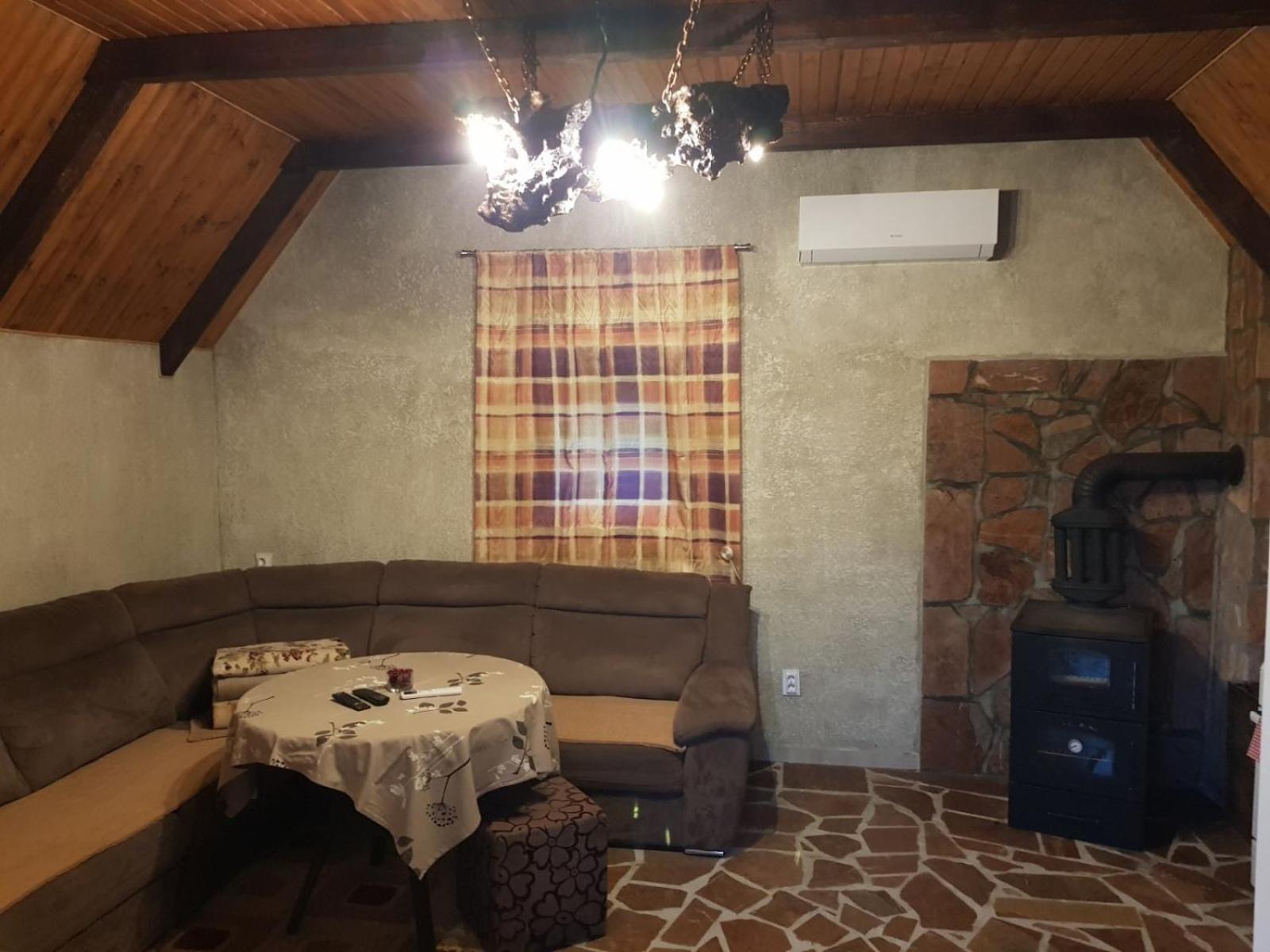 Poscenje Detached House Milivoje酒店 外观 照片